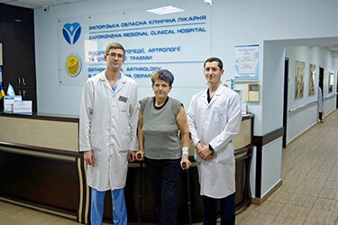 Специалисты клиники ортопедии и спортивной травмы первыми в Украине установили эндопротез Freedom Meril