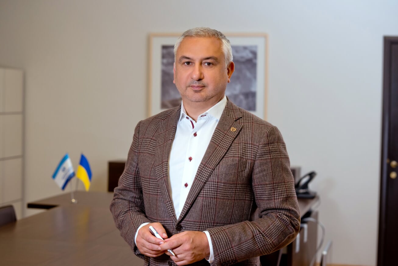 Вітання директора ЗОКЛ Ігоря Шишки з прийдешнім Новим роком і Різдвом