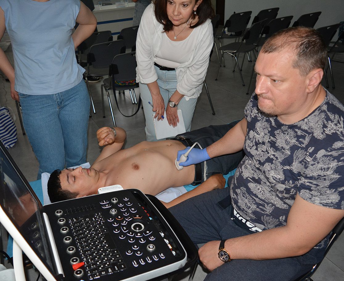 Унікальний майстерклас: наші лікарі опановують тонкощі діагностики в інтенсивній терапії