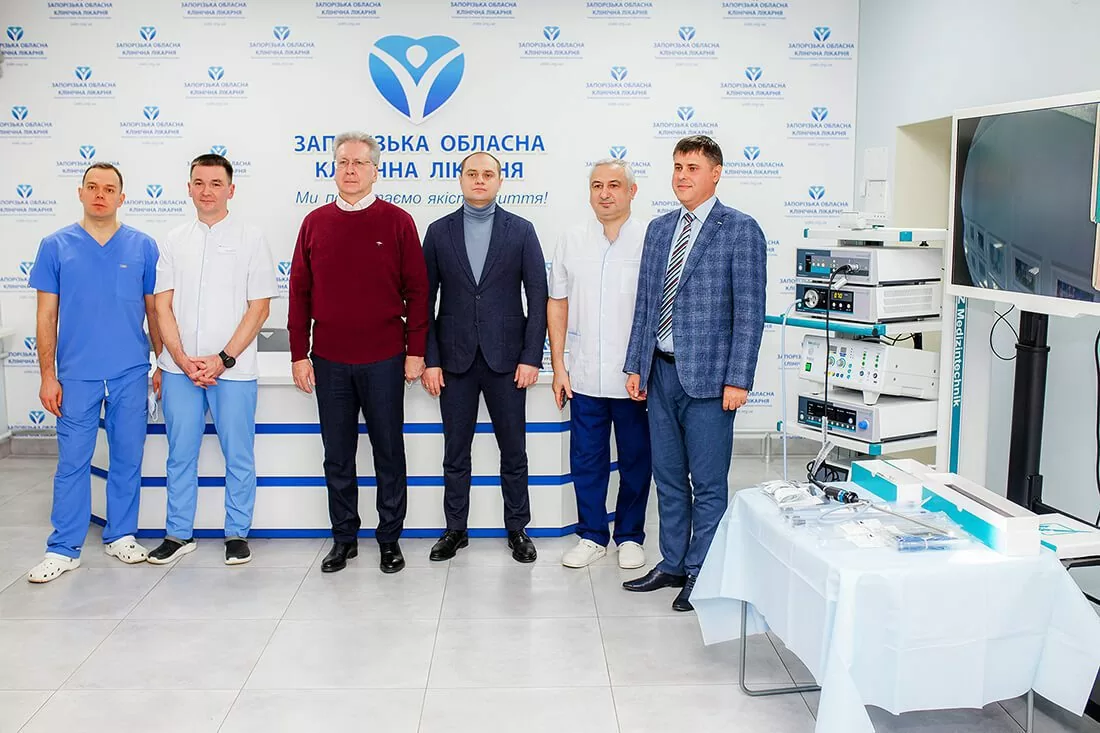 Запорожская областная больница получила лапароскопическую стойку для малотравматичных операций и современный маммограф