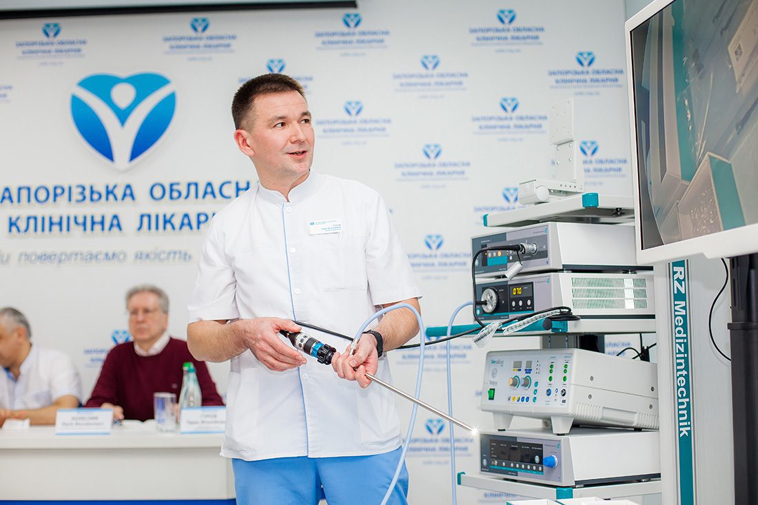 Запорожская областная больница получила лапароскопическую стойку для малотравматичных операций и современный маммограф