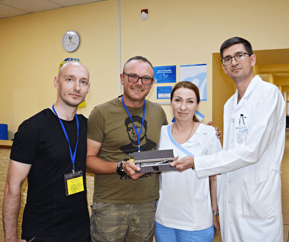 Волонтери та лікарі ортопеди-травматологи у Запоріжжі