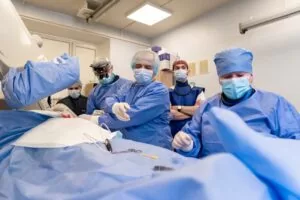КАРДИОХИРУРГИ ОБЛАСТНОЙ БОЛЬНИЦЫ ЗАПОРОЖЬЯ ВЫХОДЯТ НА НОВЫЙ УРОВЕНЬ ОПЕРАЦИЙ (2)