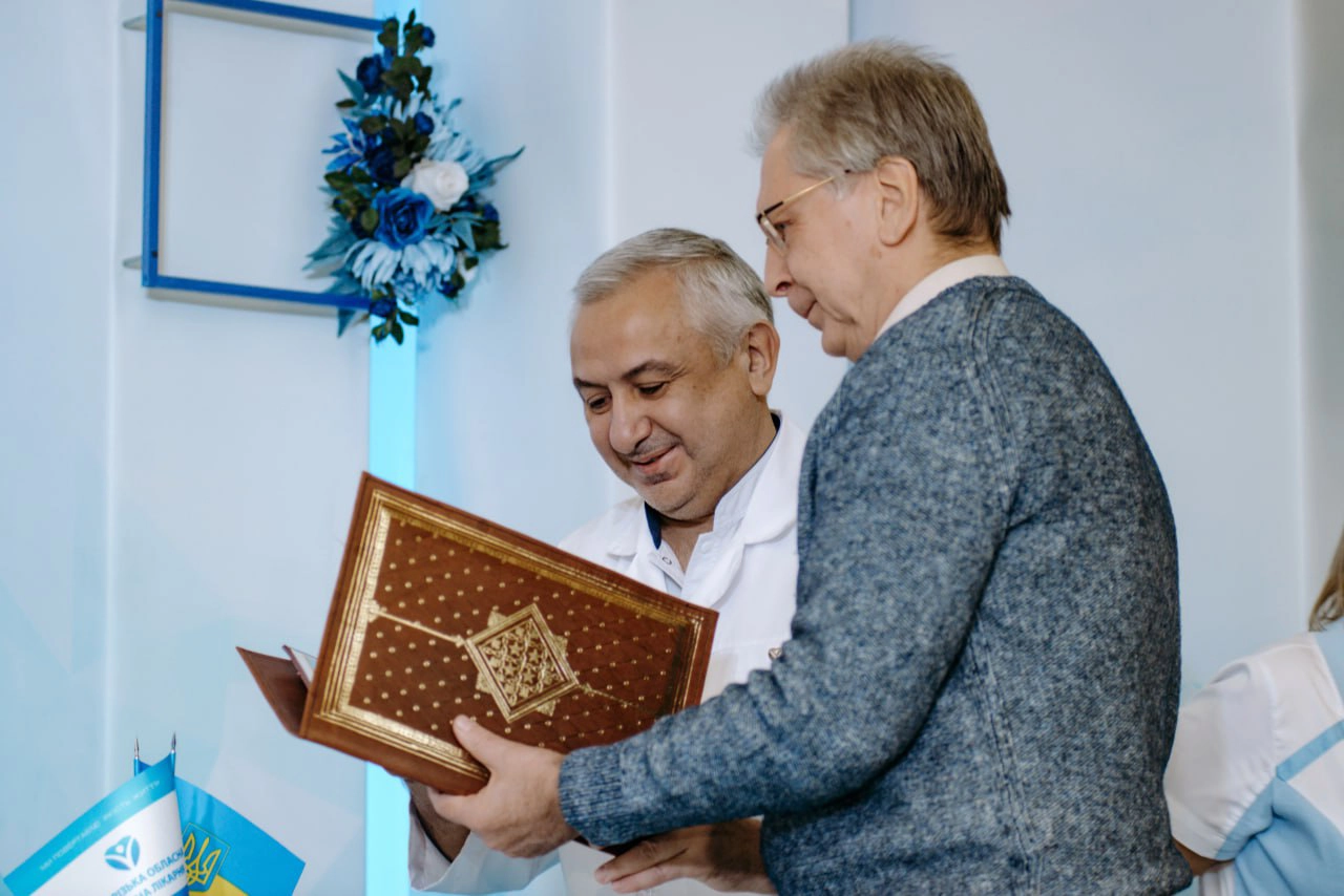 Вручение награды ко дню 75 летия областной больницы Запорожья