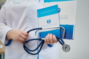 ЯК ЛЮДИНІ ЗІ СТАТУСОМ ВНУТРІШНЬО ПЕРЕМІЩЕНОЇ ОСОБИ УКЛАСТИ ДЕКЛАРАЦІЮ З СІМЕЙНИМ ЛІКАРЕМ