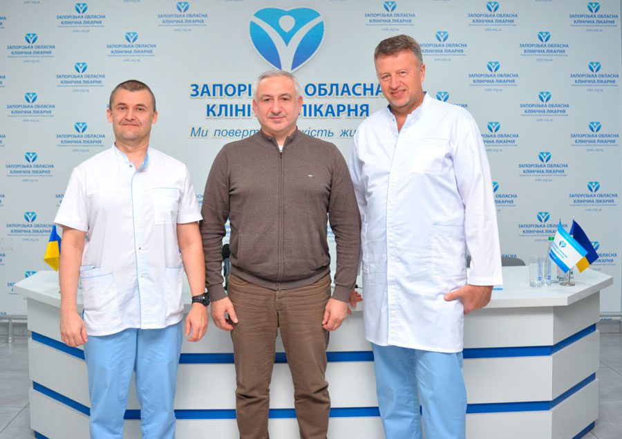 РОДИННА ТРАНСПЛАНТАЦІЯ НИРОК У ЗОКЛ: завдяки самовідданості двох матерів та майстерності лікарів Запорізької обласної клінічної лікарні, пацієнти отримали шанс на нове життя без виснажливого діалізу!