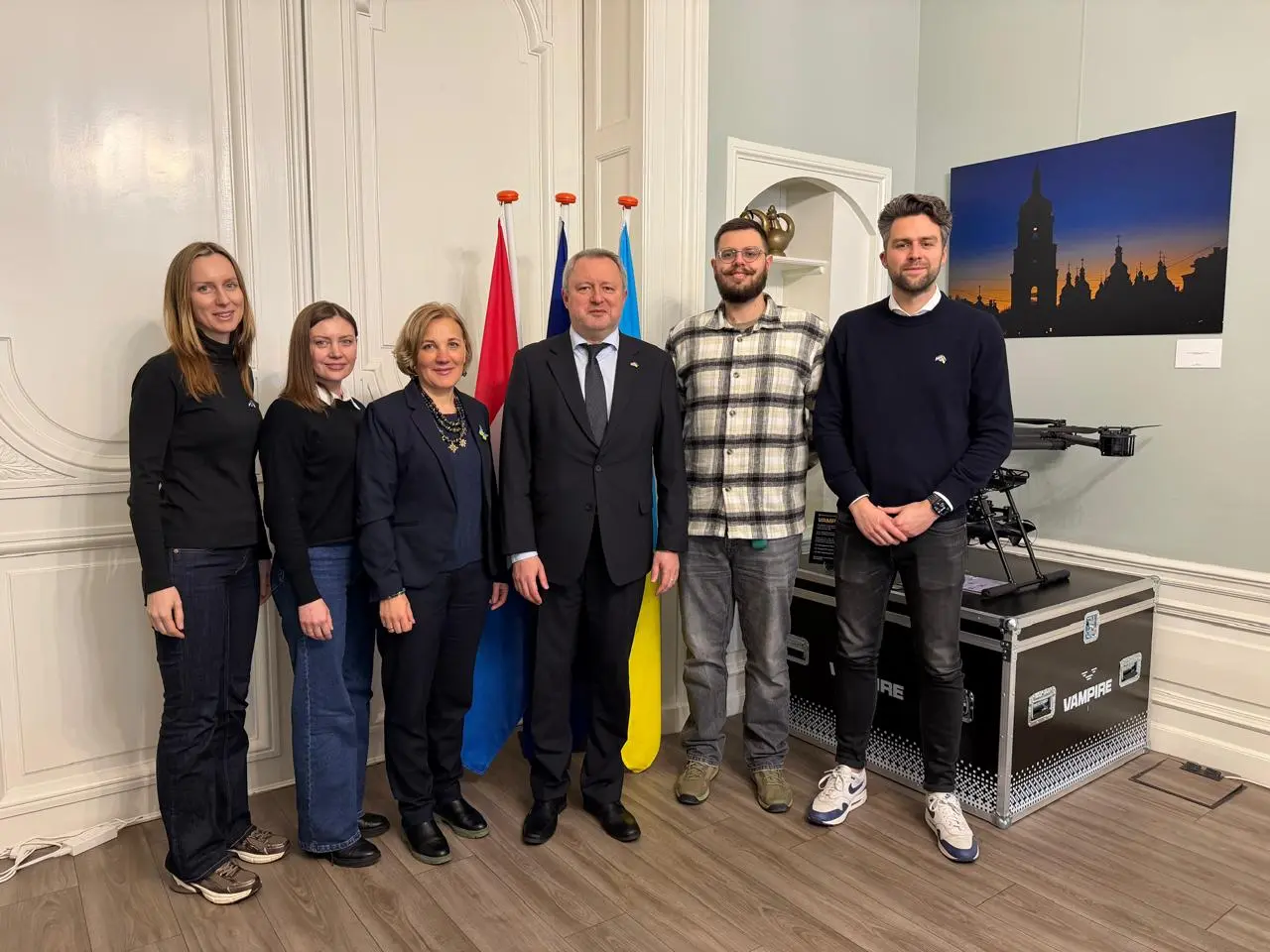 Лікарі ЗОКЛ з послом України у Нідерландах